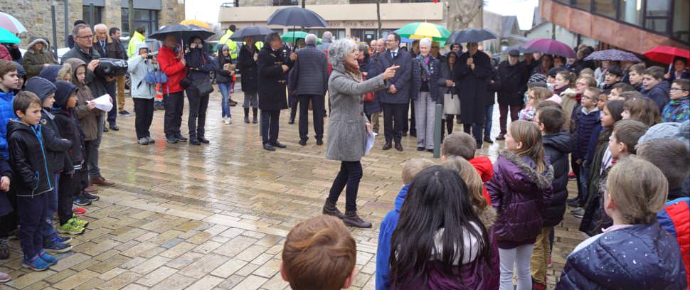 Chants au profit du Téléthon lors du marché du jeudi