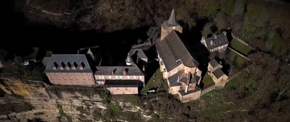 Survol de l'église Sainte-Fauste