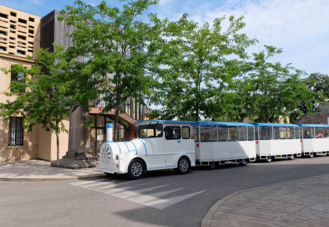 petit train devant mairie